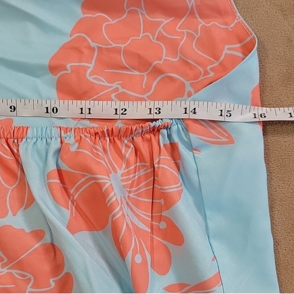 Olivia Mark – Plant Print Criss-Cross Halter Tank Top - Picture 7 of 8